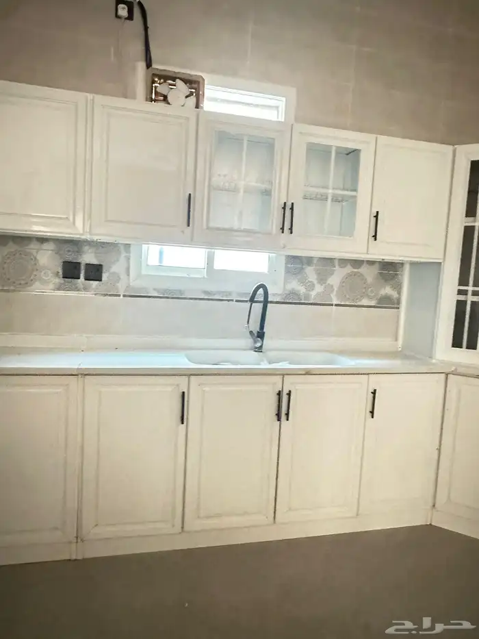 للبيع دولاب مطبخ ومكيفات 5