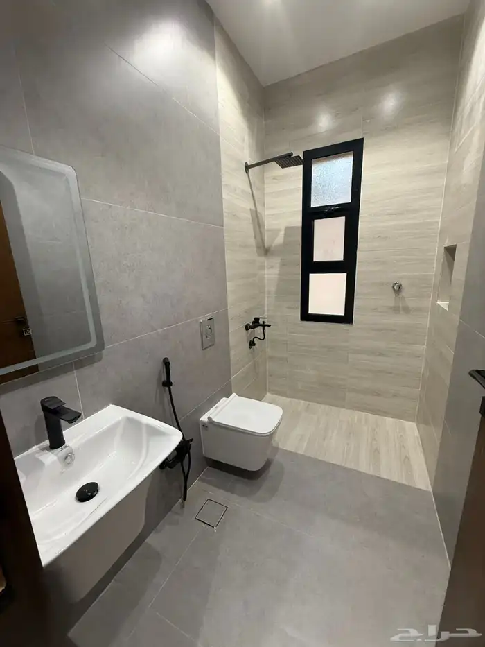 للبيع شقه ارضيه حي المصيف مدخل سياره وخاص 6