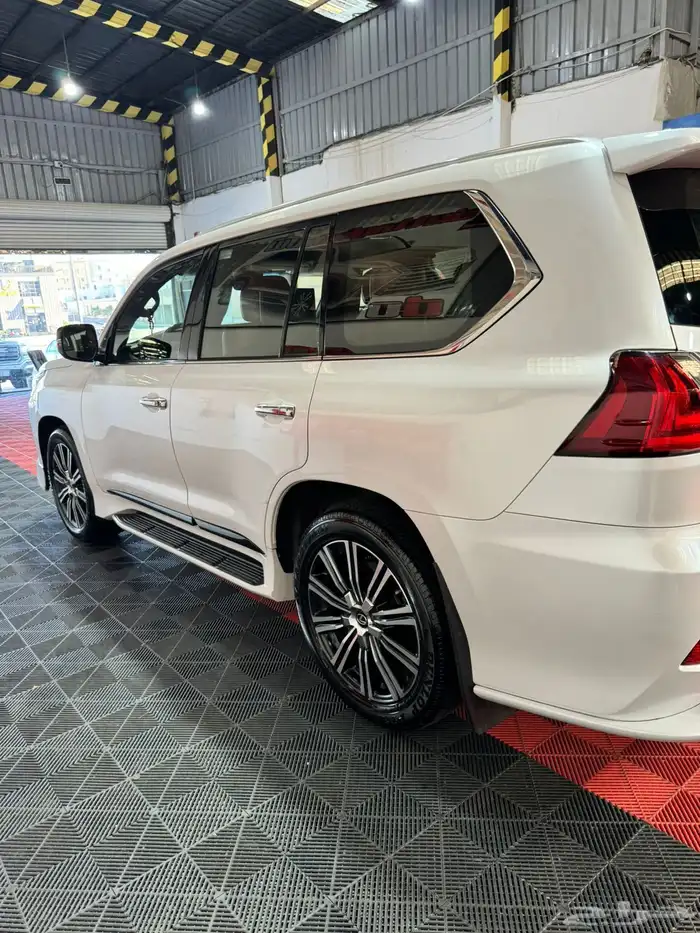 لكزس 2021 للبيع 23