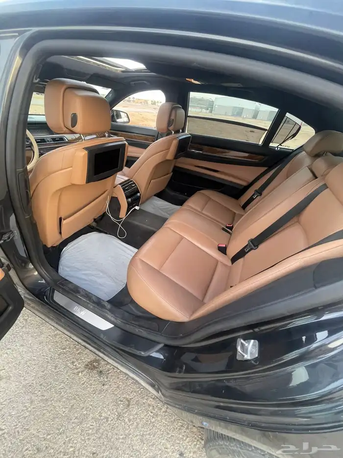 للبيع بالنقداوالتقصيد بي ام دبليو موديل2011 2