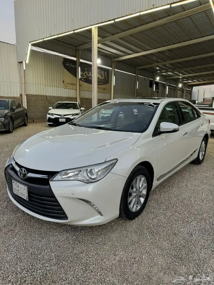 تويوتا كامري 2017 فل كامل GLX سعودي اللون ابيض عداد 278 الف 1