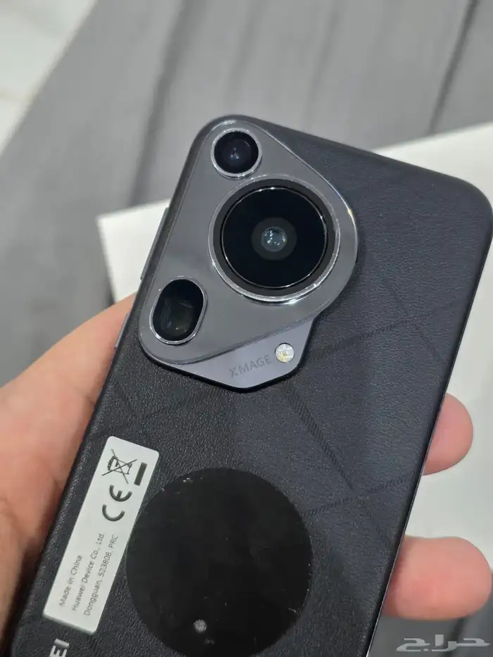 هواوي بيورا 70 الترا - لون أسود مع كامل أغراضه 0