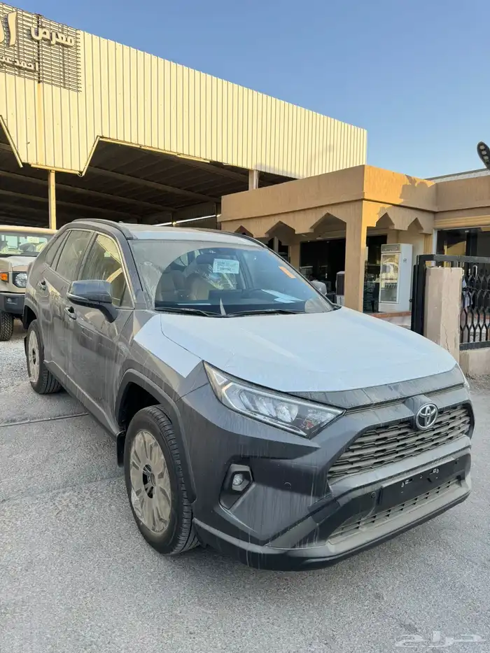 تويوتا راف فور 2025 فل كامل XLE سعودي جديد اللون رمادي 3