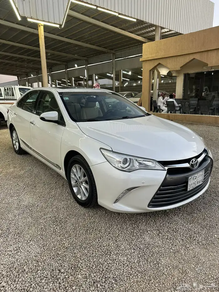 تويوتا كامري 2017 فل كامل GLX سعودي اللون ابيض عداد 278 الف 4