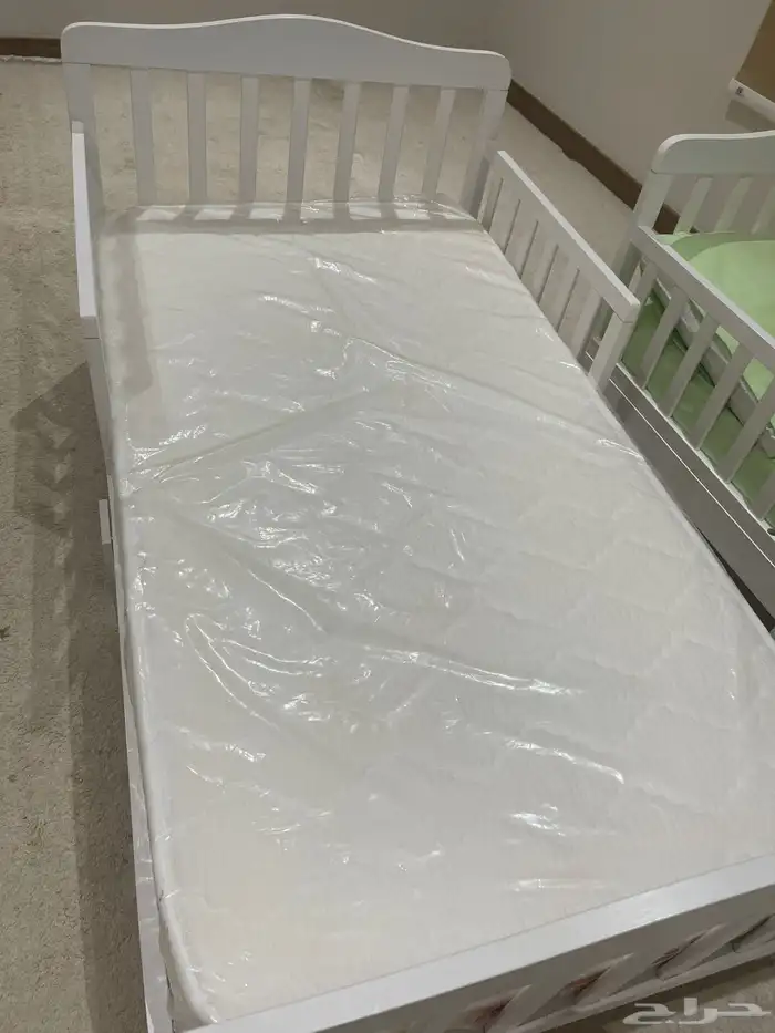 سرير اطفال شبه جديده بمراتبها نظيفه 1