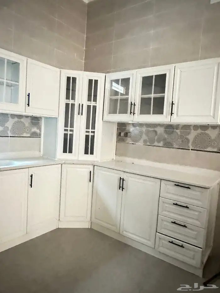 للبيع دولاب مطبخ ومكيفات 8