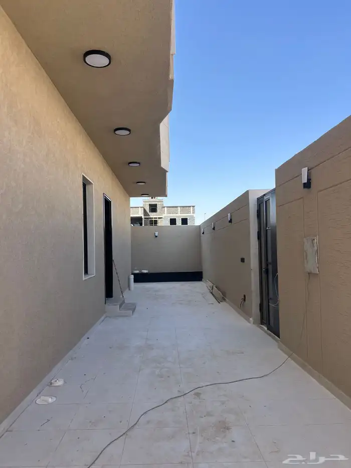 فيلا مستقلة على شارعين مروج السلطان 3