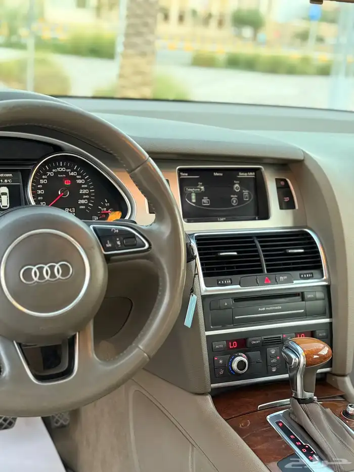 اودي جيب Q7 فل كامل 2013 نظيف جدا 24