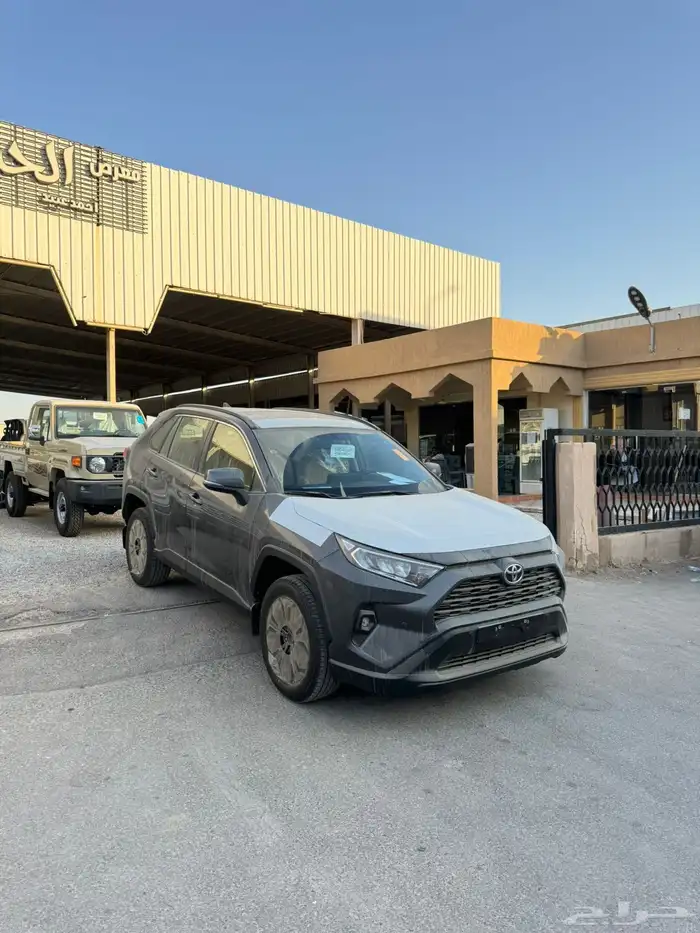 تويوتا راف فور 2025 فل كامل XLE سعودي جديد اللون رمادي 4