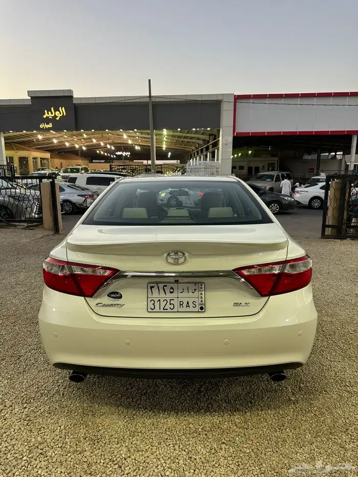تويوتا كامري 2017 فل كامل GLX سعودي اللون ابيض عداد 278 الف 6