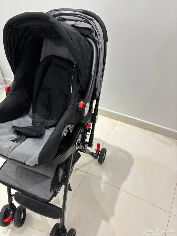 كرسي اطفال و عربية اطفال نظيفة جدا  لايوجد بها شي 3