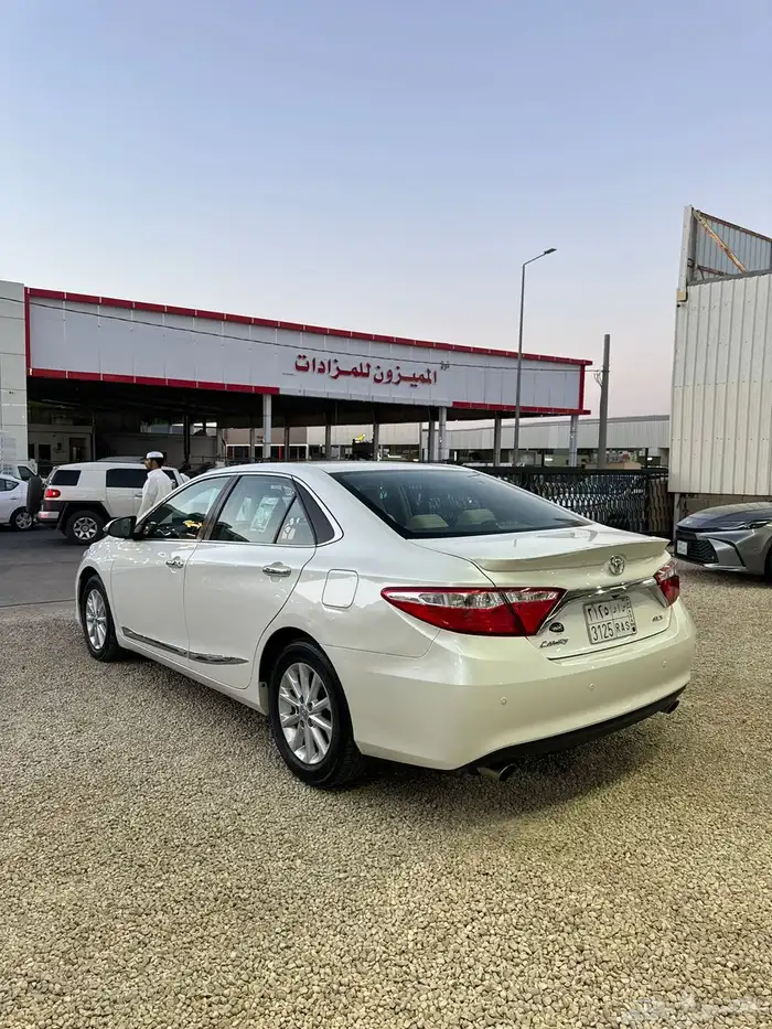 تويوتا كامري 2017 فل كامل GLX سعودي اللون ابيض عداد 278 الف 7