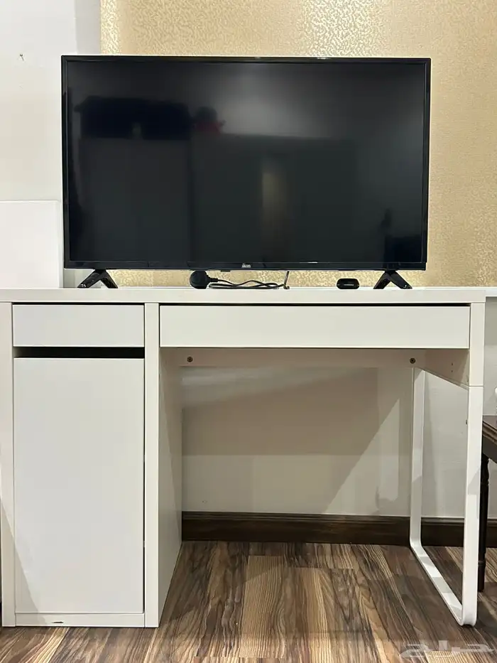 مكتب من ايكيا 0