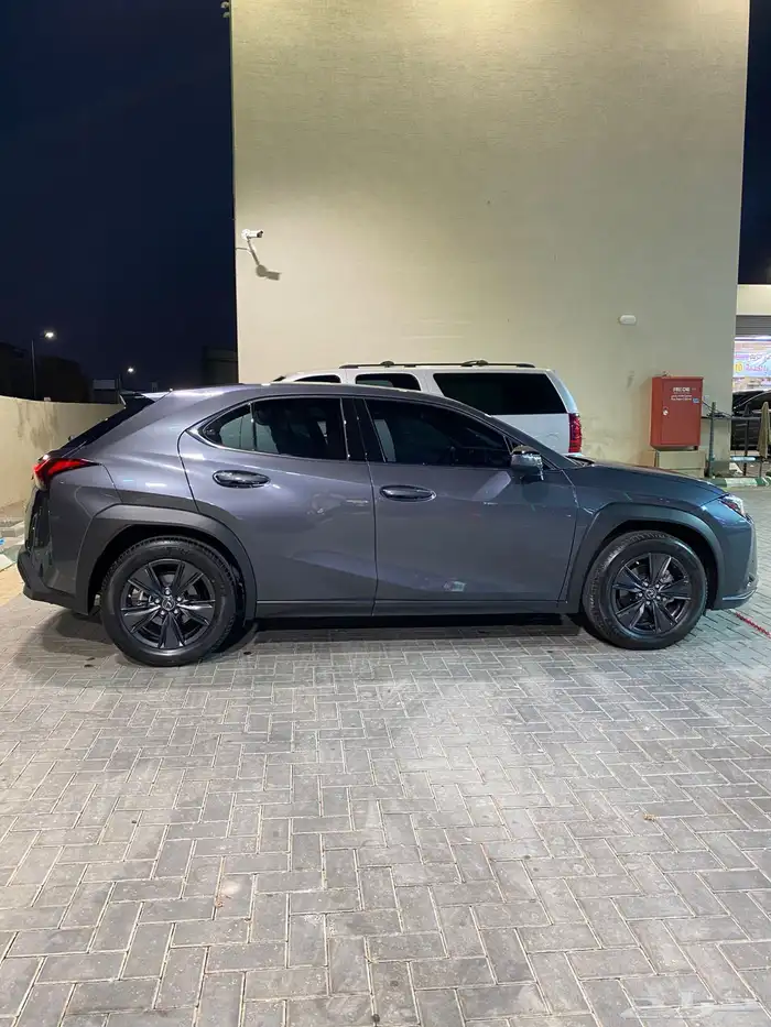 لكزس يو اكس موديل 2023 مالك أول بحالة الوكالة 10