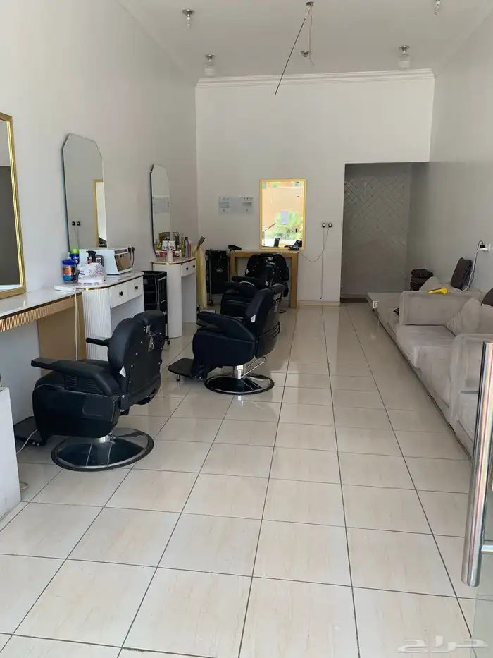 للبيع و التقبيل صالون حلاقه رجالي 0