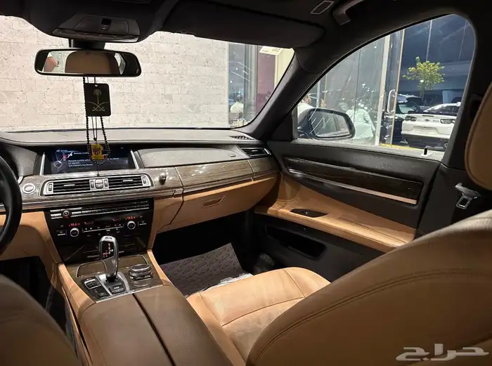 الموديل 2015 العداد 135 النوع  BMW LI 730 9
