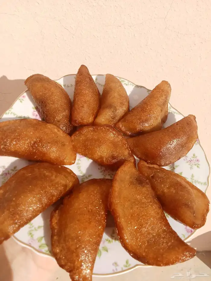 قطايف محشيه بالتمر 0