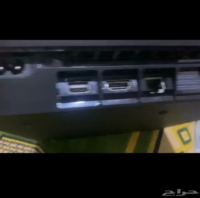 بيع بلاستيشن 4 مهكر سليم نظيف استعمال خفيف مع درعين سوني 1