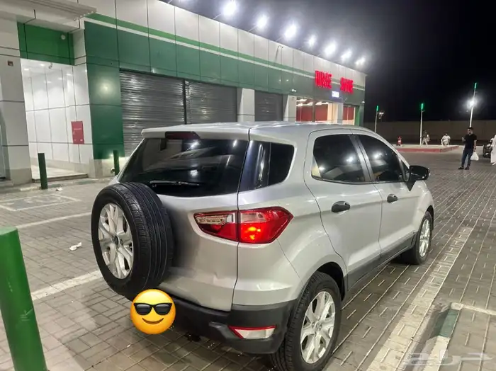 سيارة فورد   نظيفة على الشرط جيب صغير 0