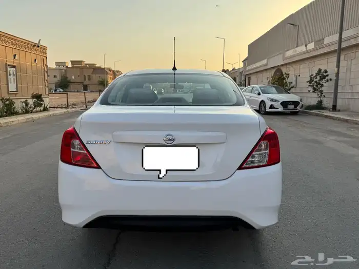 نيسان صني. 2022 4