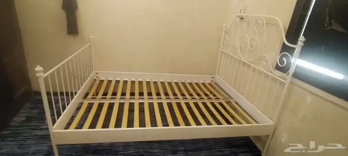 سرير ايكيا للبيع بدون مرتبه 1