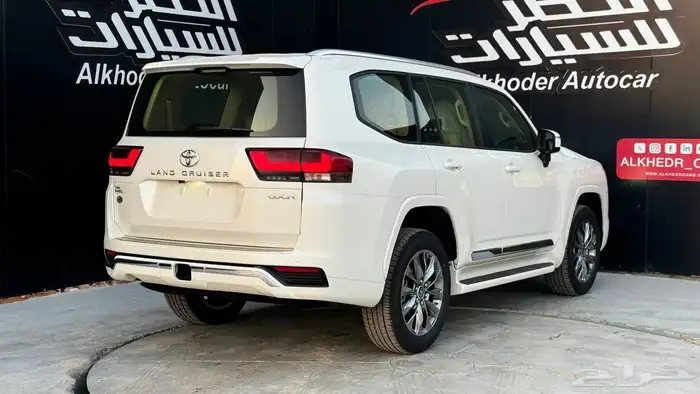 لاندكروزر رقم 4 بنزين 2025 2