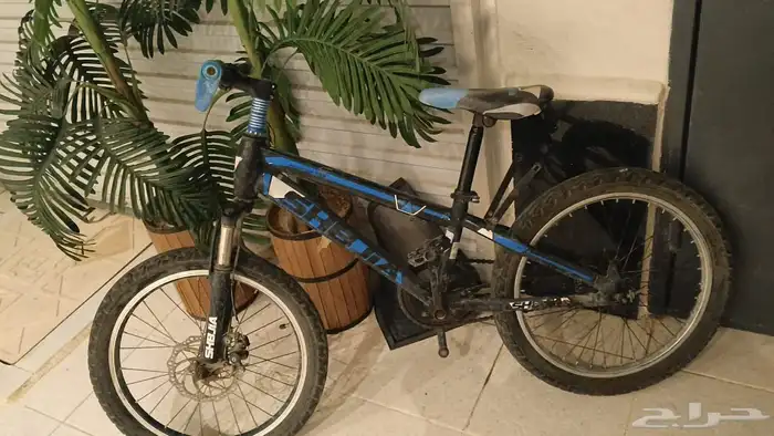 طاولة ومكيف وسيكل وبراده 1