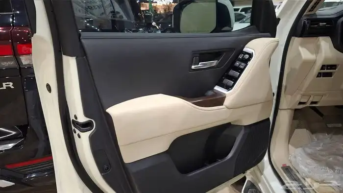 تويوتا لاندكروزر 2024 مستعملة مفحوصة مضمونة 6