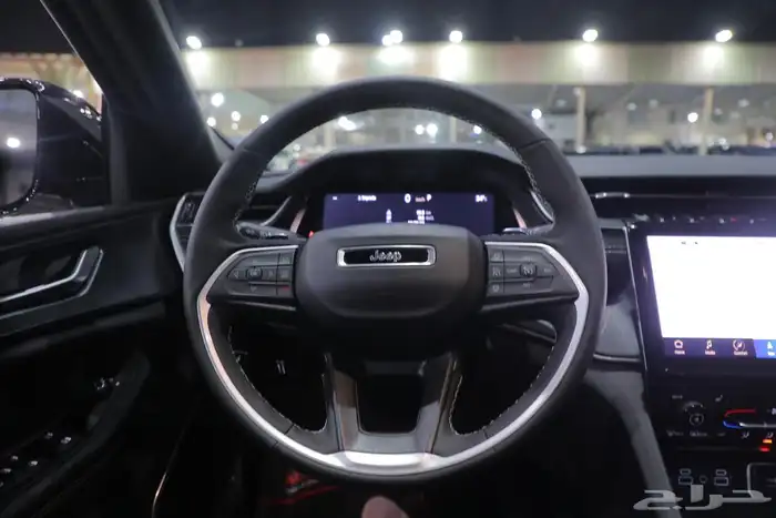 جيب جراند شروكي التيتود بلاك اديشن 2023 اصفار 9