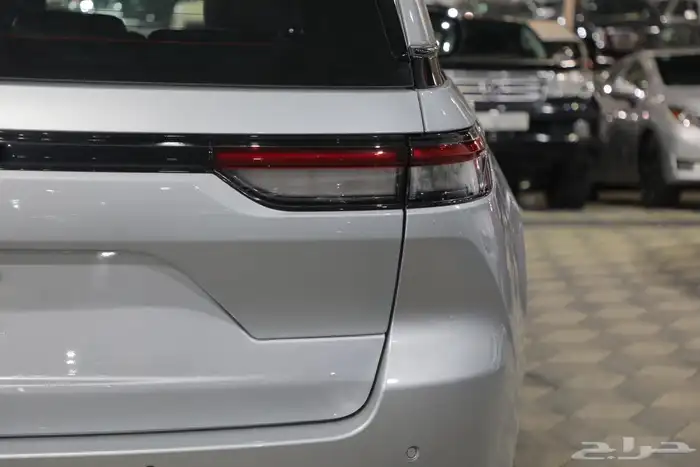 جيب جراند شروكي التيتود بلاك اديشن 2023 اصفار 7