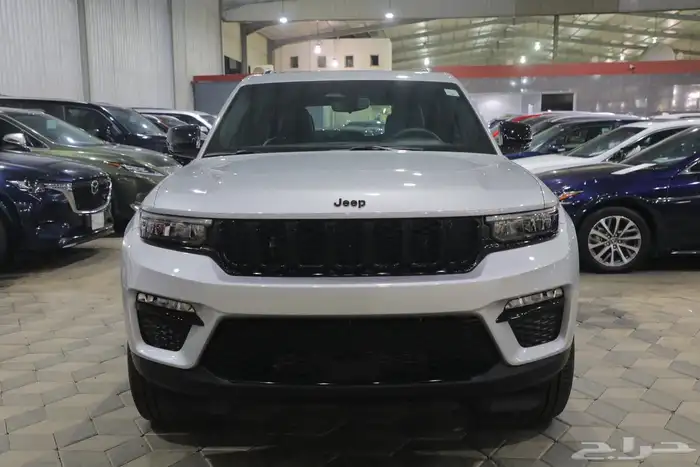 جيب جراند شروكي التيتود بلاك اديشن 2023 اصفار 1