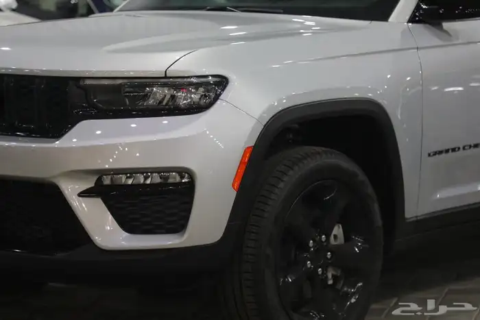 جيب جراند شروكي التيتود بلاك اديشن 2023 اصفار 4