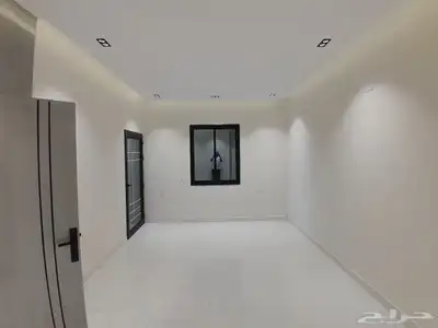 للبيع شقه دور ثاني مع سطح مستقل بحي المعارض ب520الف index