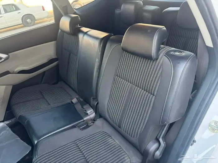 للبيع كيا كارينز موديل 2023 4