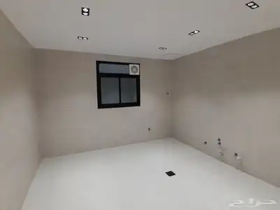 للبيع شقه دور ثاني مع سطح مستقل بحي المعارض ب520الف index