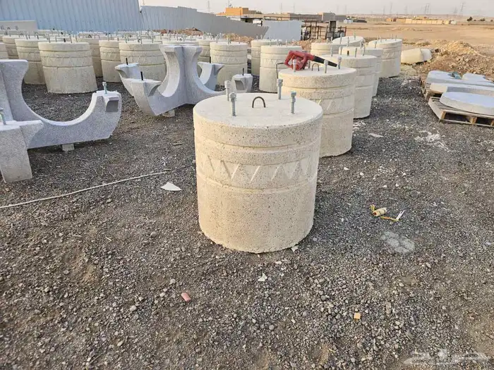 حواجز خرسانية نيوجرسي سفتي مصدات قواعد انارة مناهل 1