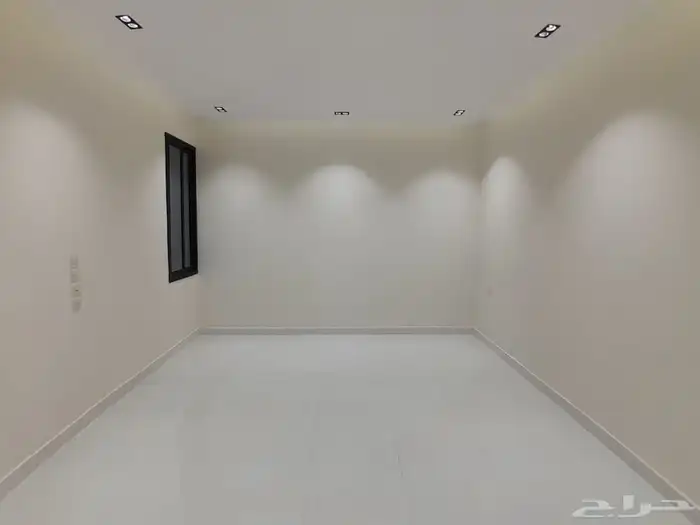 للبيع شقه دور ثاني مع سطح مستقل بحي المعارض ب520الف 13