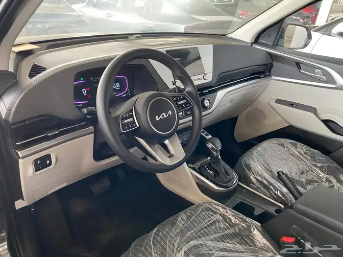 كيا كارينز GL مطور موديل 2025 8