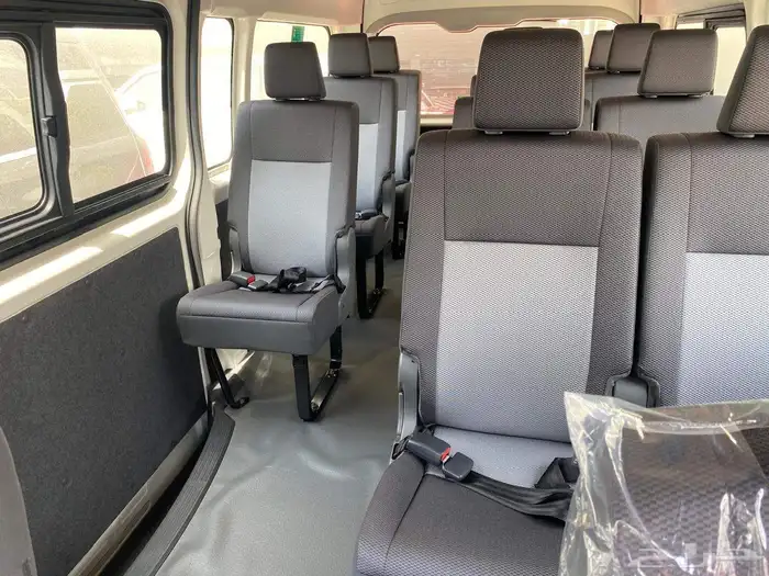 باص تويوتا هايس 13راكب بنزين قير عادي 2026 11