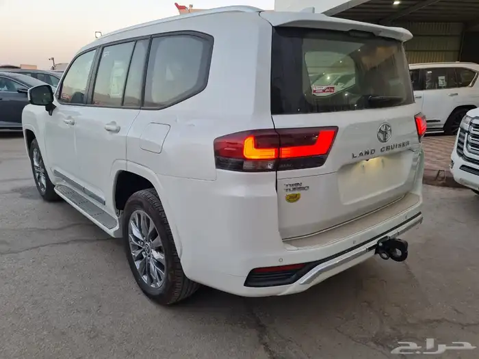 تويوتا لاندكروزر GXR4 بنزين 2025 ابيض 0