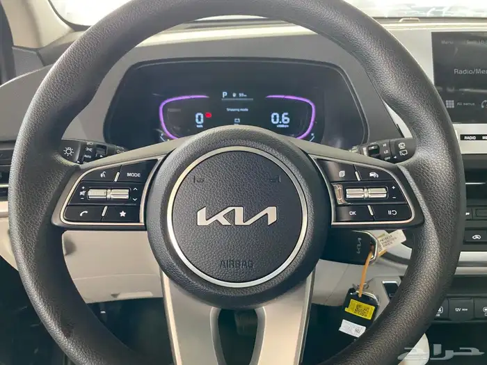 كيا كارينز GL مطور موديل 2025 12