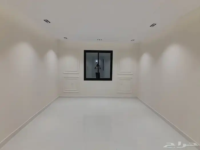 للبيع شقه دور ثاني مع سطح مستقل بحي المعارض ب520الف 8