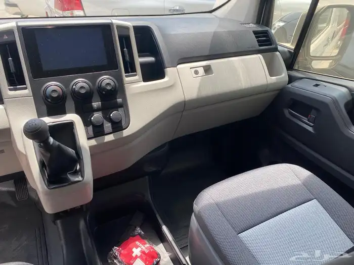 باص تويوتا هايس 13راكب بنزين قير عادي 2026 12