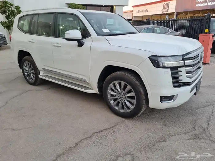 تويوتا لاندكروزر GXR4 بنزين 2025 ابيض 1