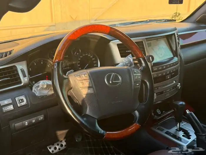 لكزس LX570 فل 2014 سعودي 11