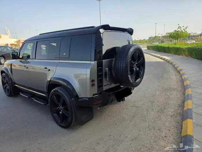 ديفندر 110 موديل 2023 V6- وارد كندا 2