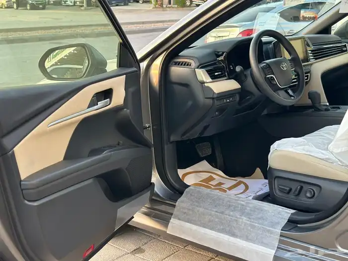 تويوتا كامري 2025 E 8