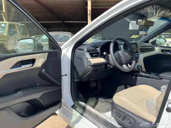 تويوتا كامري 2025 LEهايبرد 5