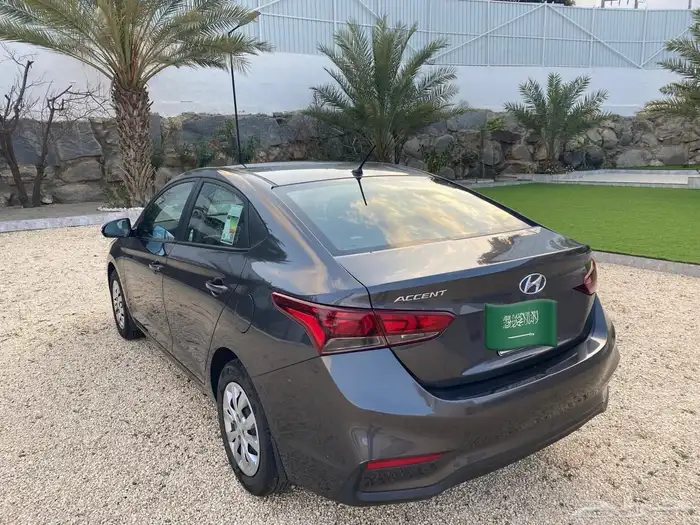 اكسنت مديل 20 شبه الجديد نضيفه العداد82 1