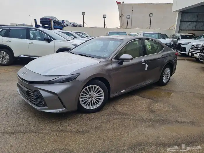 كامري E بلص هايبرد لون تيتانيوم كاش وأقساط 23